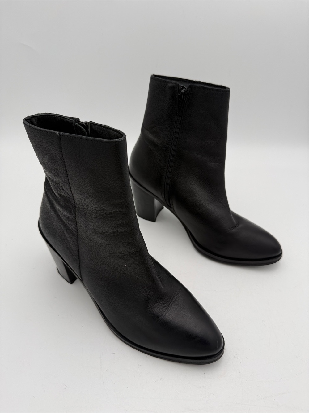 UO urban outfitters Classic Black Leather Ankle Boots - Women's 9 fall winter